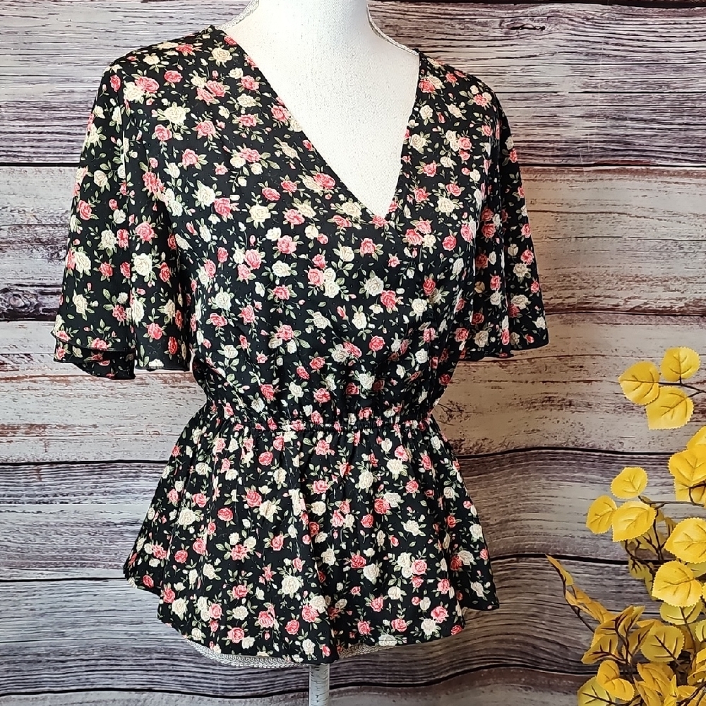NEW SHEIN BLACK FLORAL FLUTTER SLEEVE PEPLUM PULLOVER BLOUSE TOP